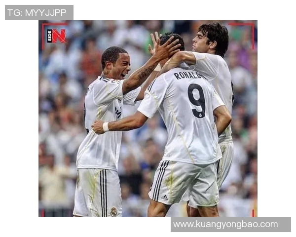 传奇巨星亲笔签名足球收藏价值与经典回忆深度解读